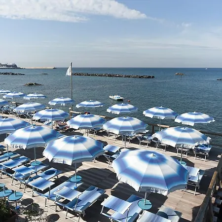 La Rotonda Sul Mare 3*